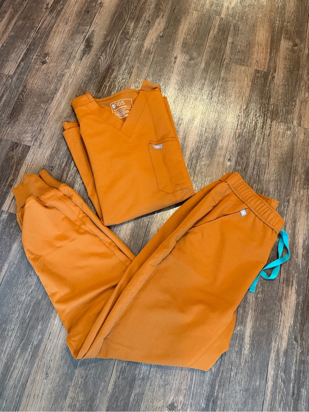 FIGS Men’s Rust Orange jogger Scrub Pants and top
